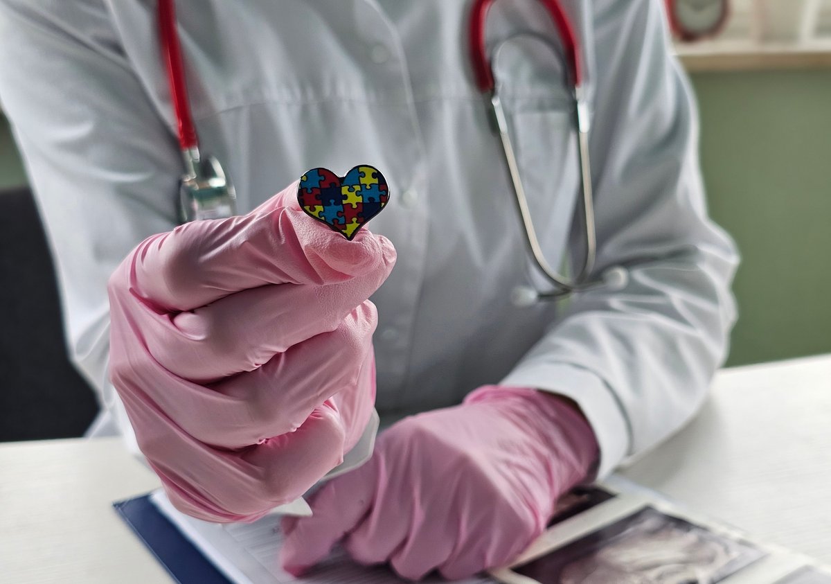 Autist and autism treatment. Autism causes symptoms, diagnosis and treatment